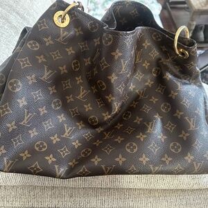 Artsy Louis Vuitton bag- with serial number
